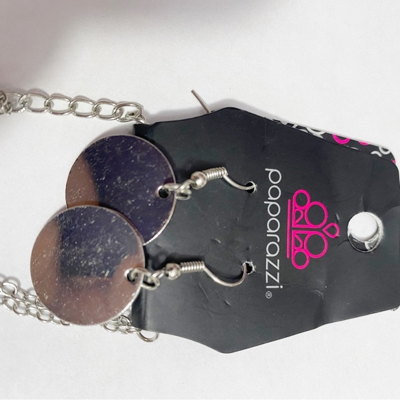PAPARAZZI NWT chain necklace with silvertone and acrylic disks bonus earrings. - Picture 3 of 5